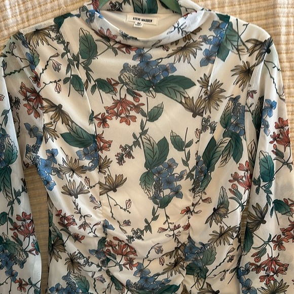 Gorgeous floral bodysuit - Picture 4 of 4